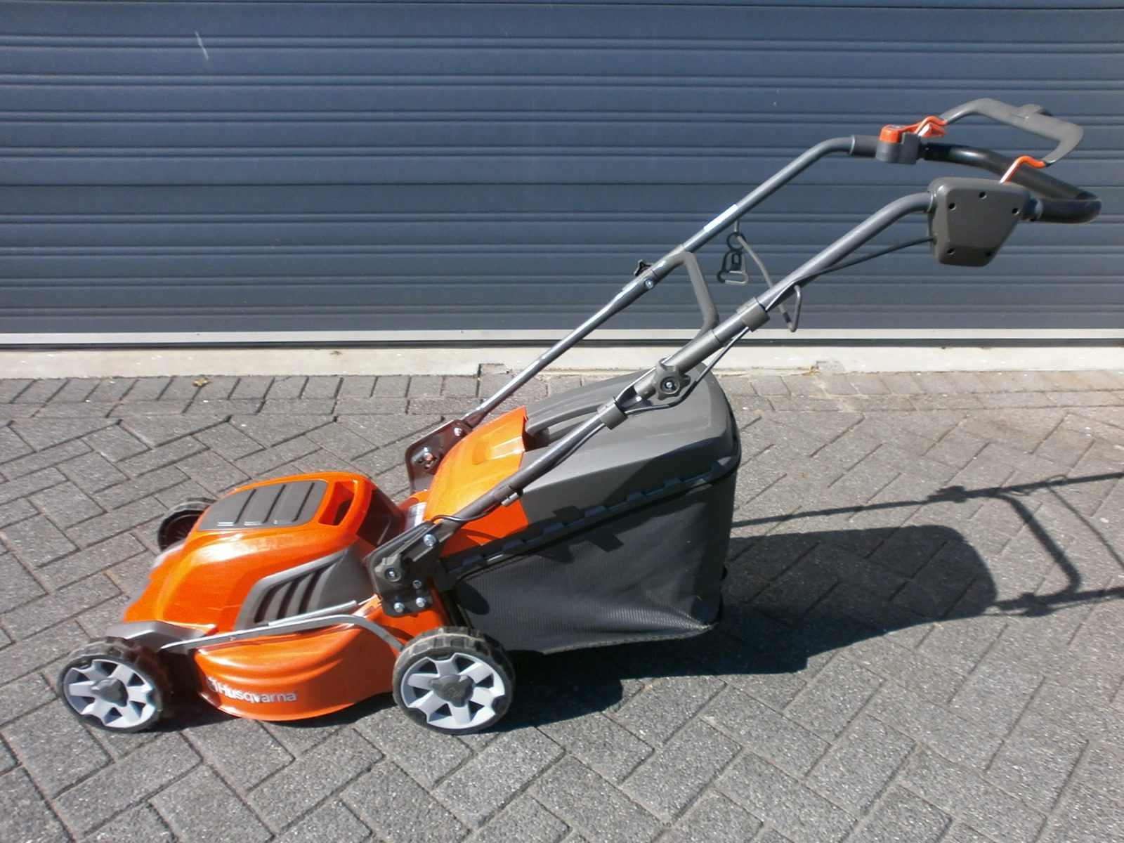 Husqvarna LC 141 C elektromaaier